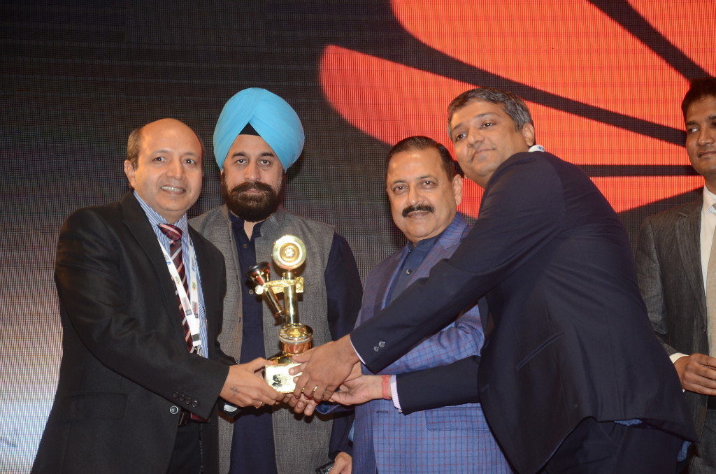 Huawei receiving the Telecom Infrastructure award at the 6th Aegis Graham Bell Awards